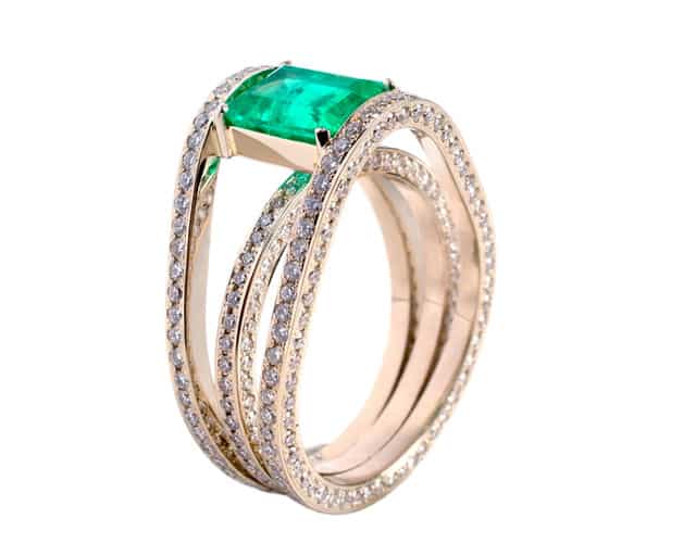 Be Unique and Get A Vintage Emerald Ring